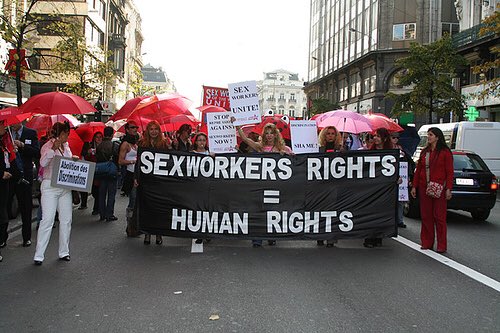 ShredyBettyMTB's tweet photo. The person on the left is a fictional breaker of chain.
The women on the right are breakers of chains in real life.
#SexWorkIsWork #LetUsSurvive #FuckSESTA #wtFOSTA #SuvivorsAgainstSEATA #BadLawsnotBadWhores https://t.co/JYfCucXYGN