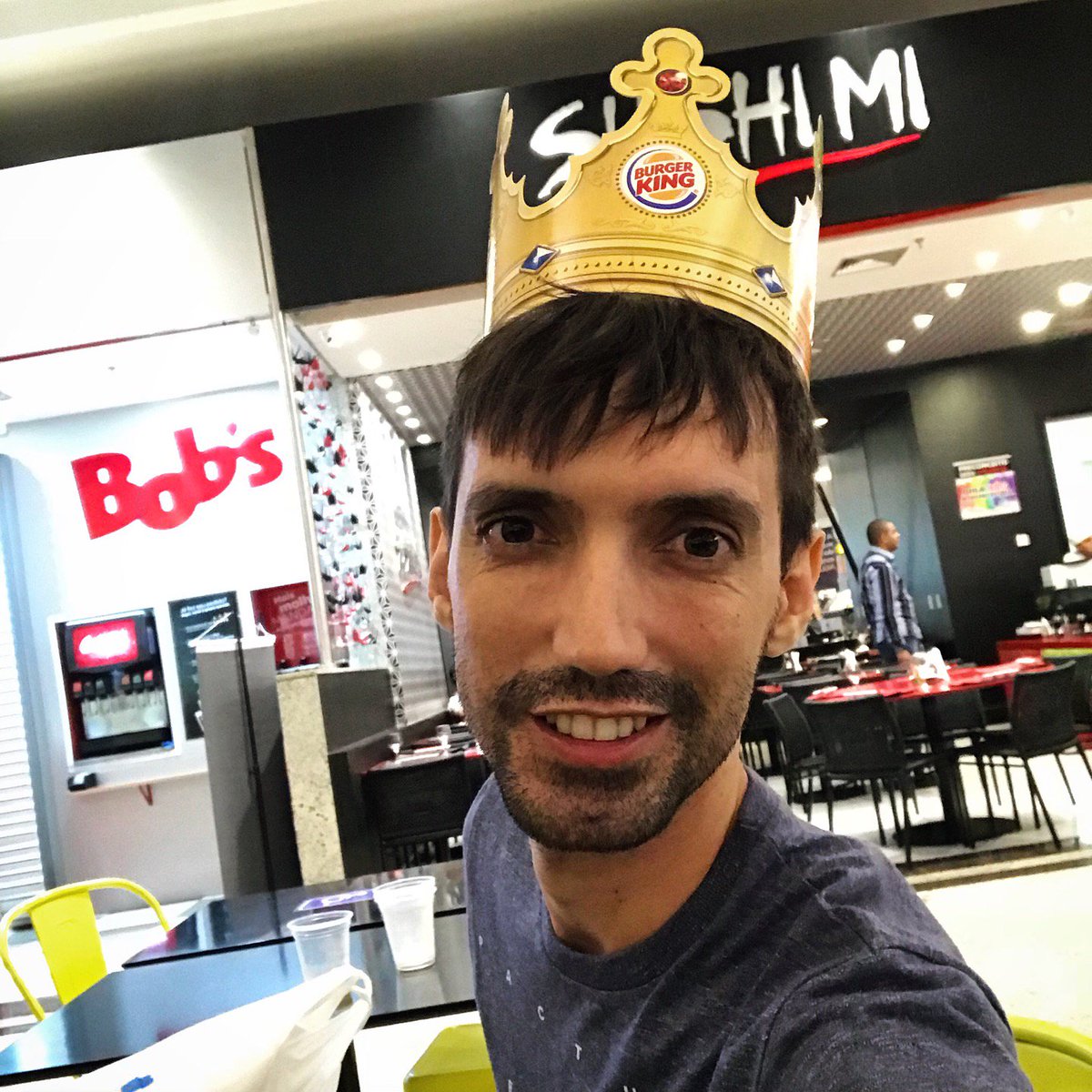 GutoSillva's tweet photo. Levanta a cabeça se não a coroa cai! 🤴🏻👑
#BBB18 #BBB #DeusSalveORei #CampinaGrande #PartageShopping (@ Campina Grande in PB) https://t.co/ffZbgpYvM7 https://t.co/AiWdERnT9F