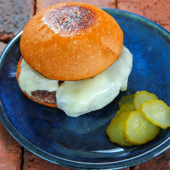 lincolnsfh's tweet photo. With a prime, dry-aged, chopped steak blend 🥩 melted taleggio cheese 🧀 &amp; @BrittsPickles1 sour pickles our Brawler Burger 🍔 is a great way to celebrate #foodiefriday 🎉 #friyay #eatnow #burger #pickle #cheese #TGIF #SeattleEats #Bellevue https://t.co/kHpeVrmVqR