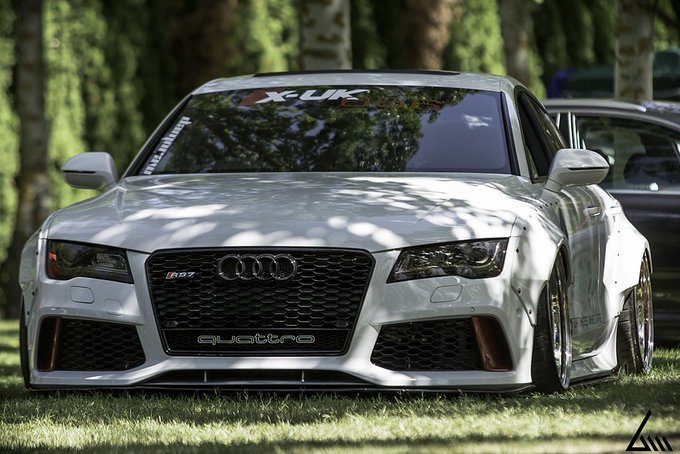 Edzaddress's tweet photo. A low and fat #RS7 #Audi chillin on the grass https://t.co/71s1aPNHlf