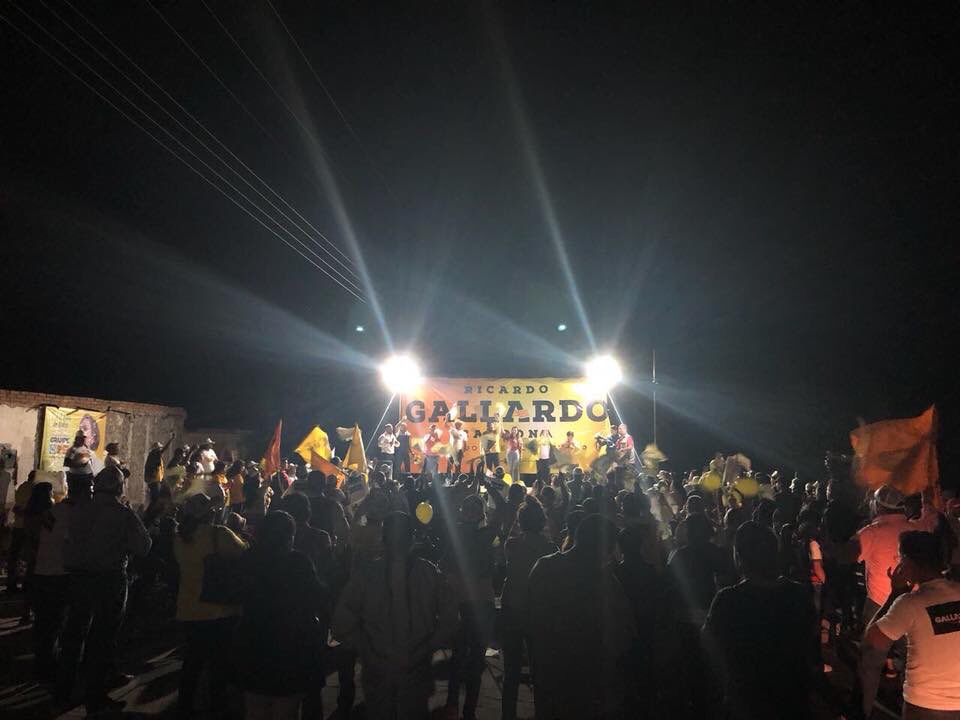 TestigoURB_SLP's tweet photo. Terminamos este día en la Comunidad Emiliano Zapata de Villa de Arriaga ¡Buenas noches!  Mañana hay mucho por recorrer #DistritoII @PRDSLPOficial @PRDMexico @ManuelGranados_ @JuanZepeda_ @Jesus_ZambranoG @PRDLeonorNoy @ErikaBrionesMX @almaguerpardo https://t.co/MkciqXhfv7