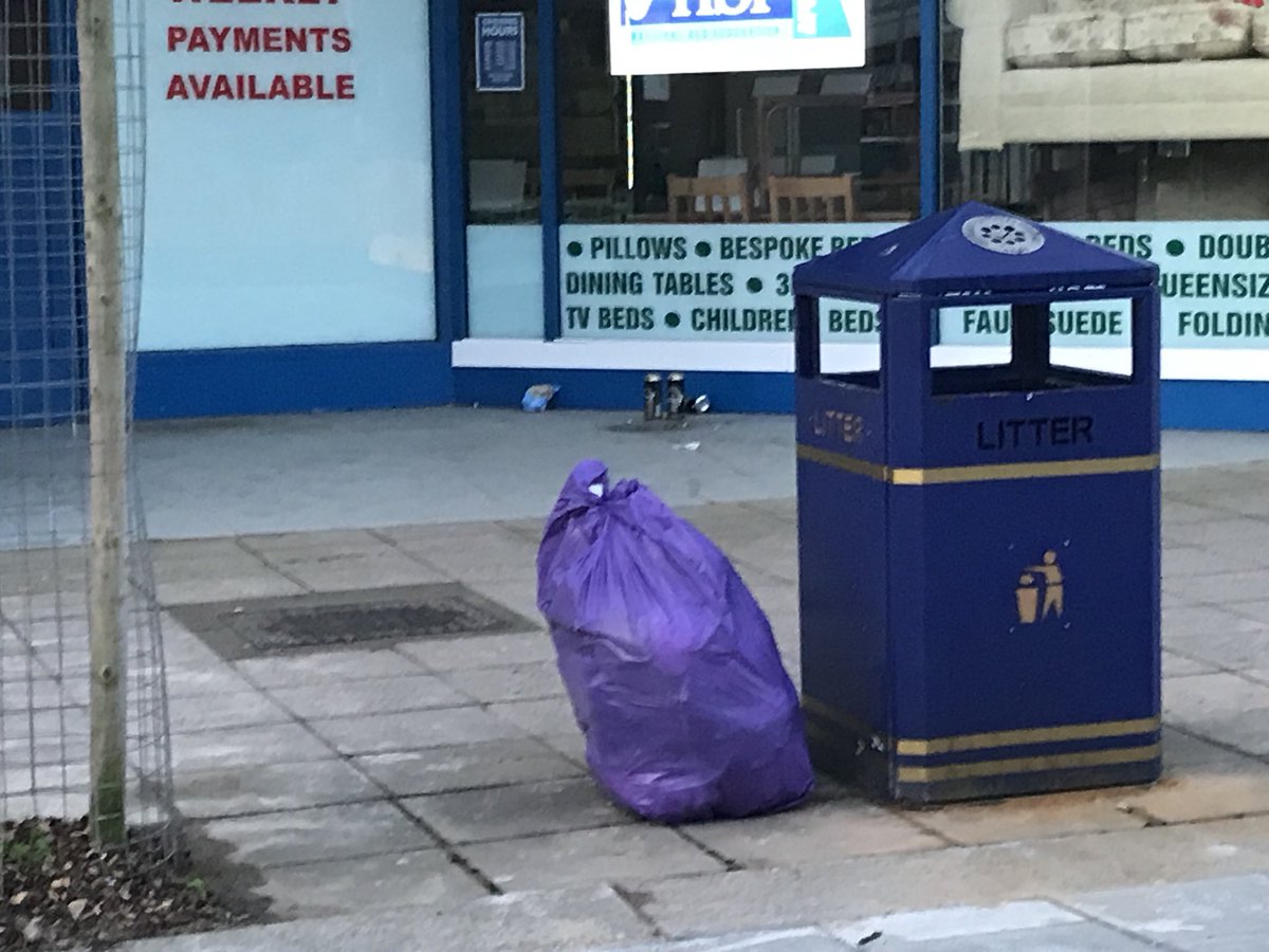 TidyKeeping's tweet image. Residents Rubbish. Sandgate Rd. Saturday April 14th. 05.30 am. Not a collection day! @fstoneherald @fstonehythedc #folkestone #Flytipping both side of the street.