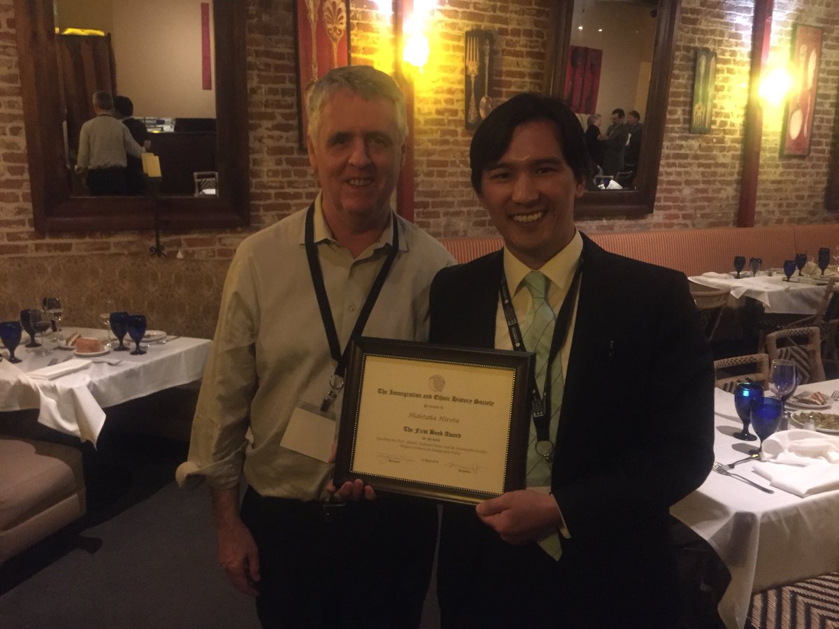 Congratulations to @hidehirota on winning the <a href="/IEHS1965/">Immigration and Ethnic History Society</a> 2018 First Book Award for “Expelling the Poor”! Well deserved recognition for a fantastic book!!