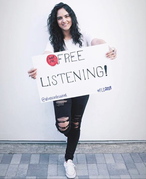 UCFreeListening's tweet photo. "Somos un movimiento que cree en el poder de escuchar. ¿Para ti, qué es escuchar? ¿Te parece importante? ¿y si sí, porqué?" @analorenasm and friends #FreeListening on #fld2018. https://t.co/hBF2Emluz4