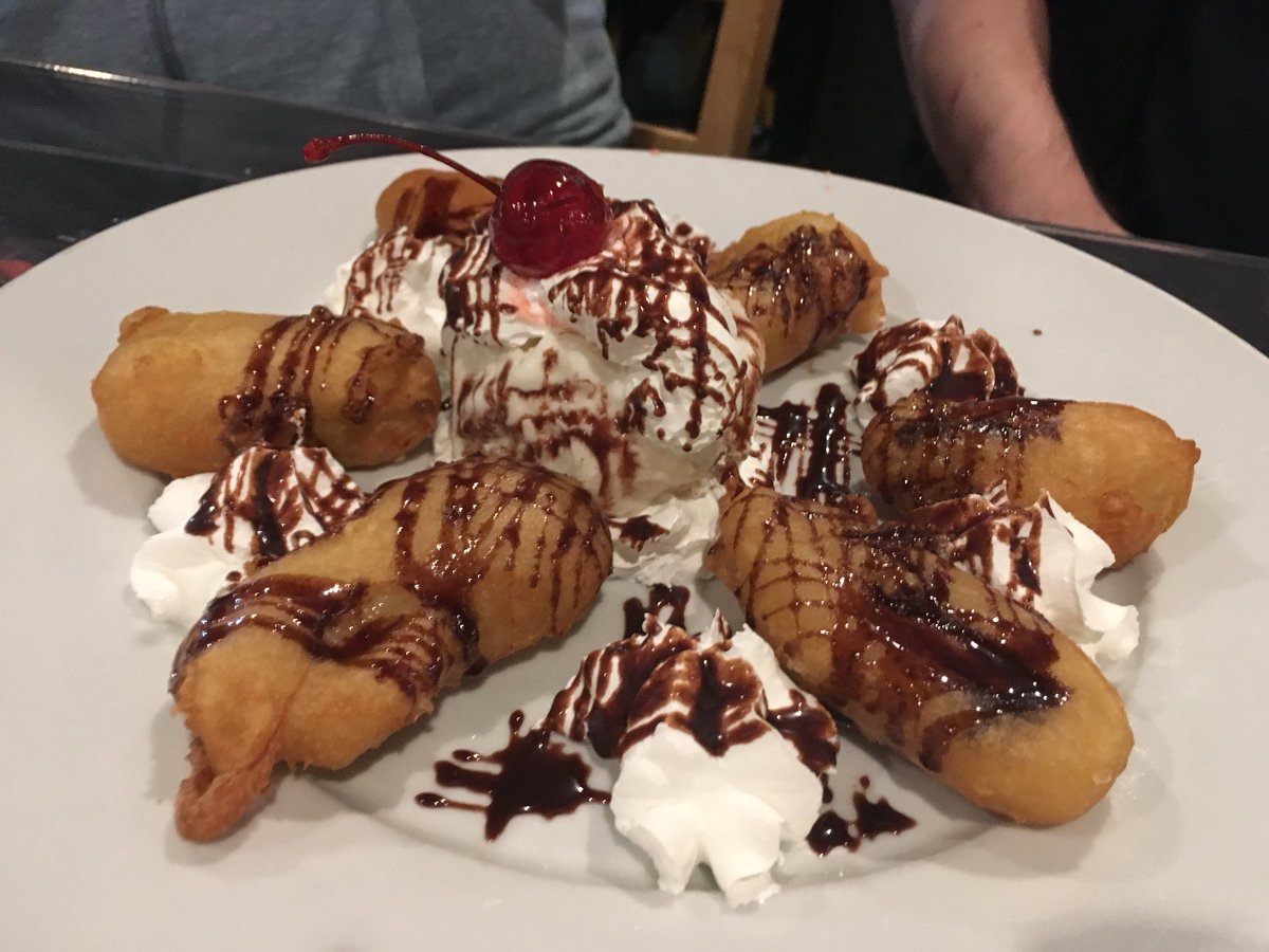 TigerSquat's tweet photo. We each got a dessert. We didnβt know it was share size. #oops #fattyfattyfatty
(@AWildMelos @lonebluewolf) https://t.co/42Ys7HYsgh