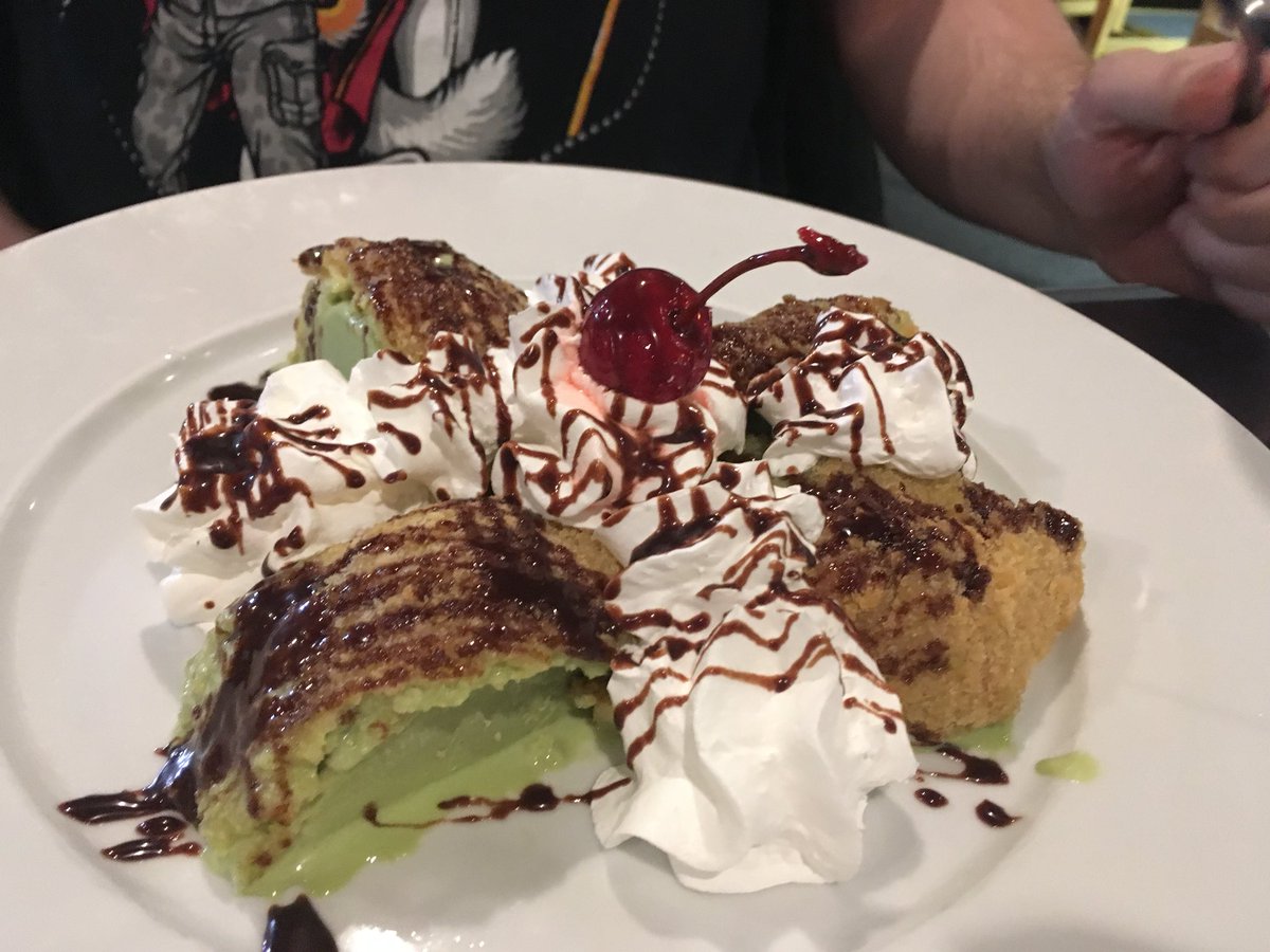 TigerSquat's tweet photo. We each got a dessert. We didnβt know it was share size. #oops #fattyfattyfatty
(@AWildMelos @lonebluewolf) https://t.co/42Ys7HYsgh