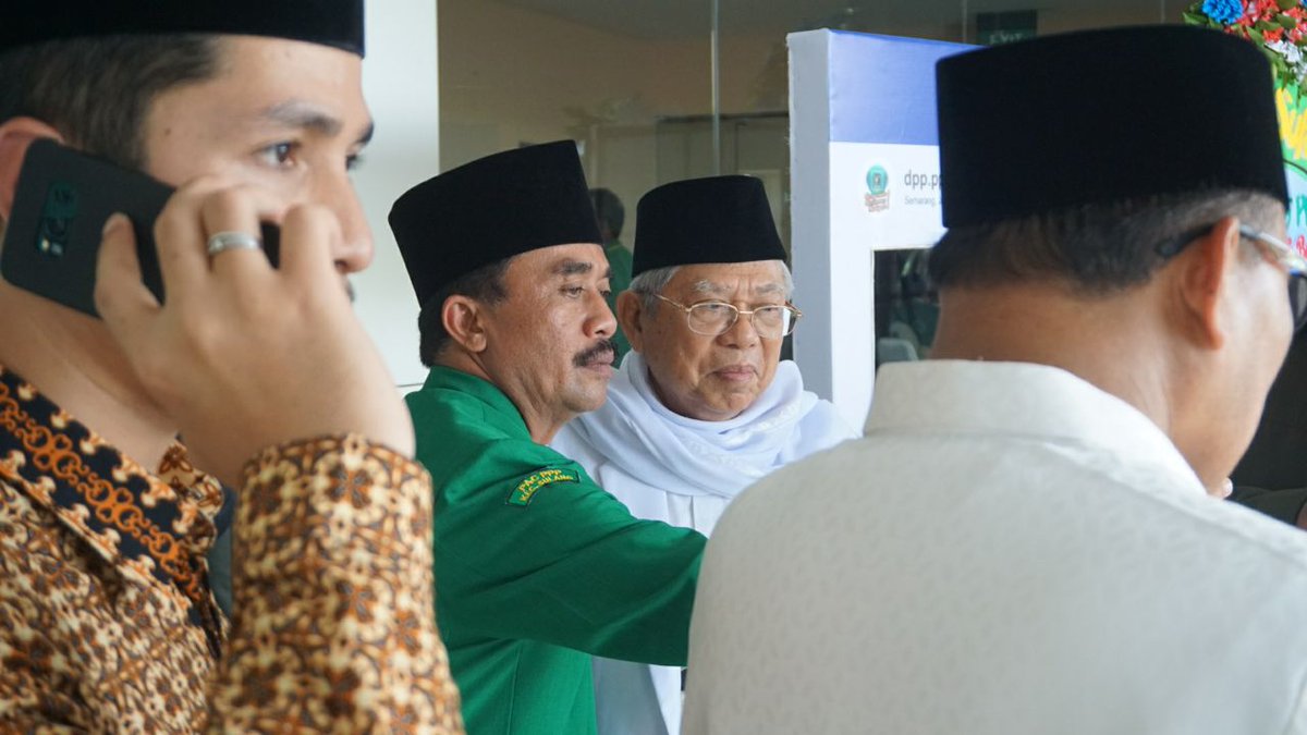 DPP_PPP's tweet photo. Ketua MUI KH. Ma'ruf Amien baru saja sampai di area utama Puncak Harlah PPP.
@Dakwah_MUI 
#PPPForJokowi #Harlah45PPP #Romahurmuziy https://t.co/dfSKzEifJ4