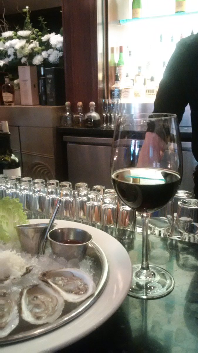 Connect4wine's tweet photo. Fantastic Happy Hour W/ #PEI oysters & @CreeksideWine #CabMerlot #VQA @TheShoreClubCA # Ottawa https://t.co/T9zsO1mTFt