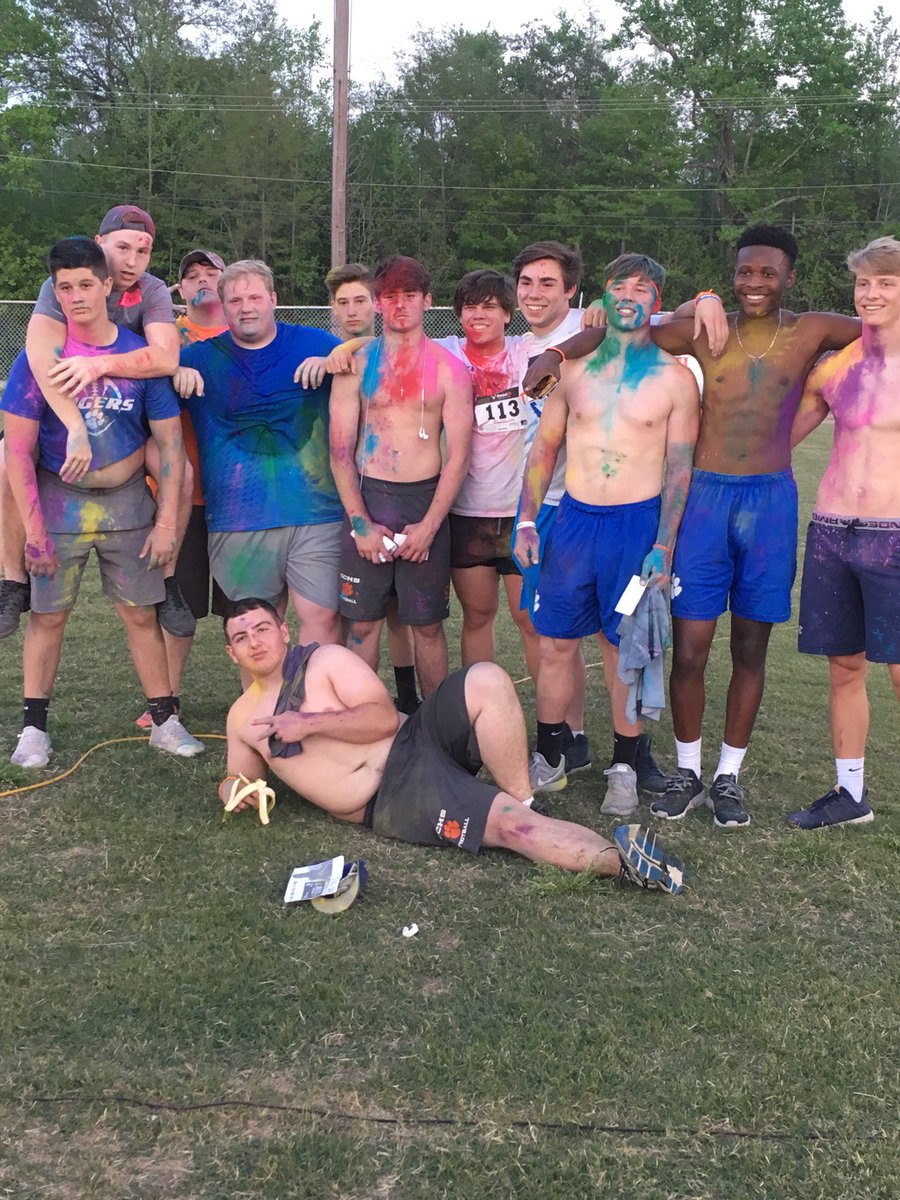 ChiltonTigerAth's tweet photo. Thanks to the PTO, students, faculty, staff and all involved with the 'color run' hosted at CCHS tonight! And thanks to some of my boys that came out to participate! #TigerPride
#TigerFB #TigerStrong https://t.co/MASFMzSFTz