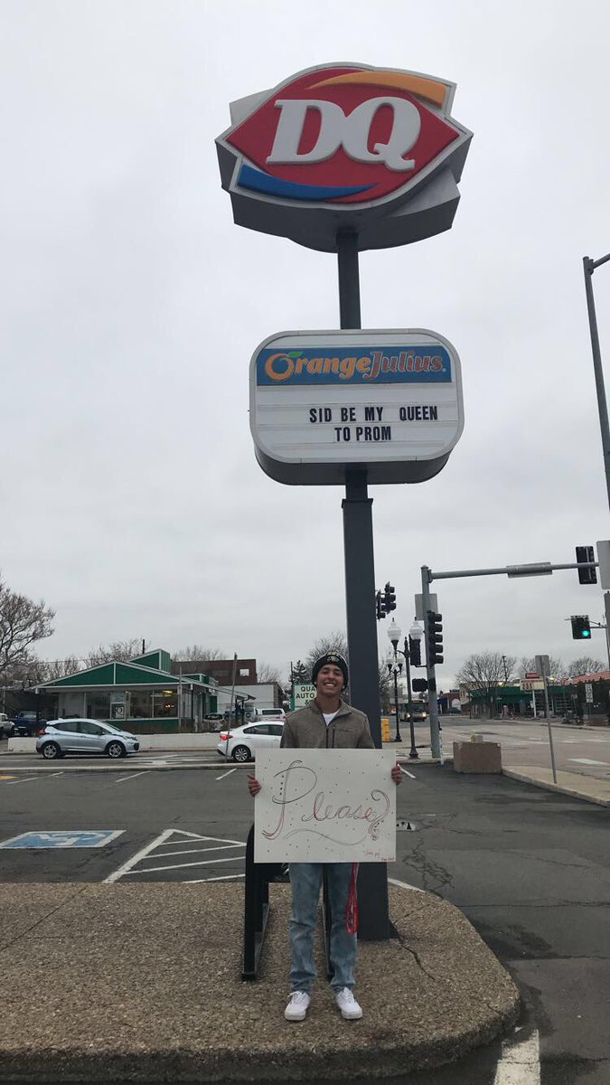 sidneyharvey_'s tweet photo. No way anyone’s prom proposal is as sweet as this😋🍦@wrhspromposal https://t.co/PctLFezhAs