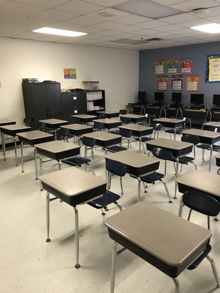 jarredangles's tweet photo. This is how my room is usually organized. However, when students are working in their textbooks, I will let them get into groups and arrange the desks into pods.  #bc5243 https://t.co/3y2ruZKkTS