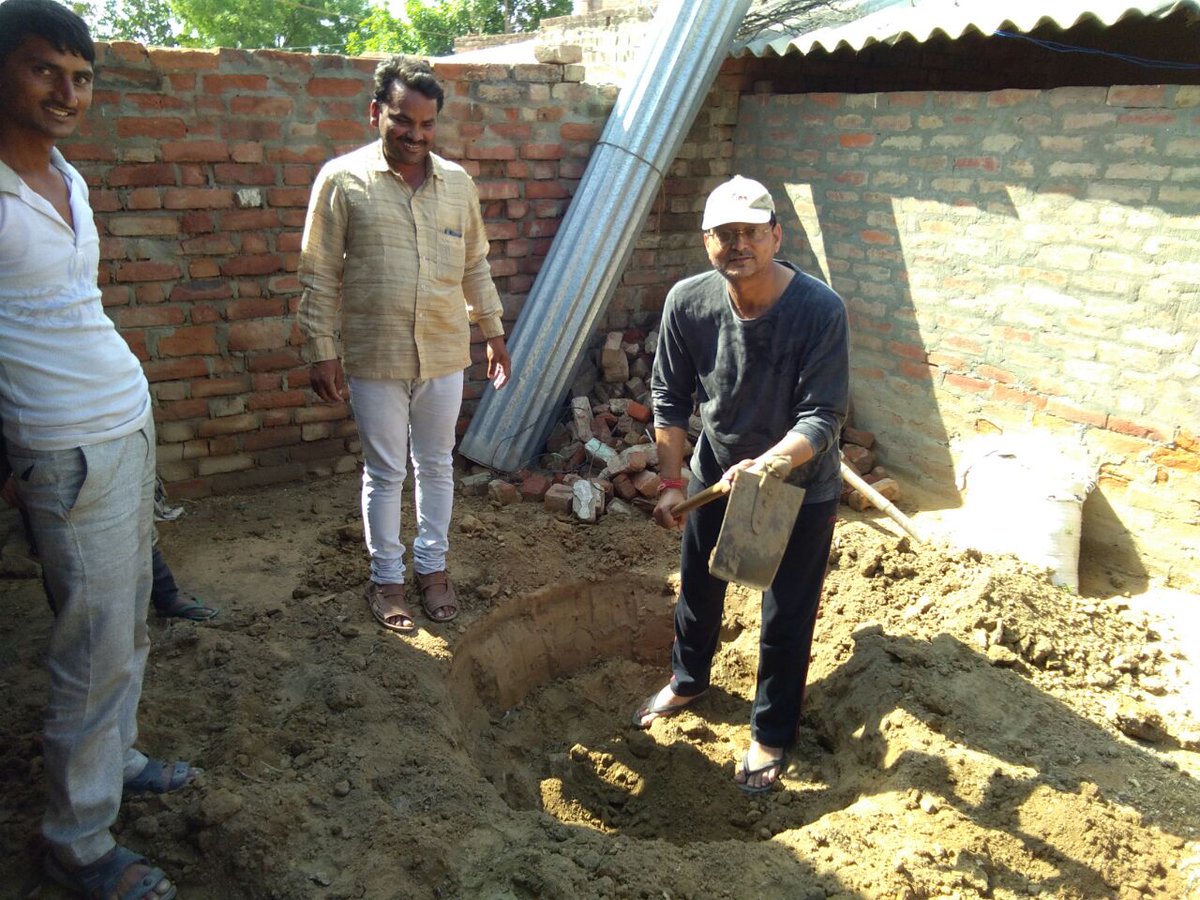 ToiletSansad's tweet photo. #Mission50Hours is going on in #Shikohabad, #India. Today morning Block Development Officer @prabhatmisra #DigThePit in #Ghaghau village, along with Asstt. Dev. Officer Mr Janardan, Village Heads of Ghaghau &amp; Dahini. https://t.co/guJUSHTpgC