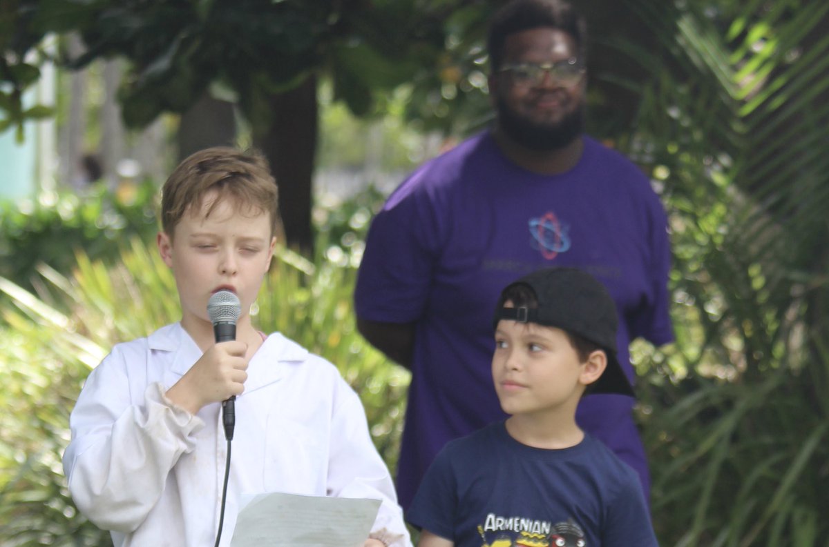 VickiJunk's tweet photo. Great speakers at the March for Science in Townsville. So inspiring! #ScienceMarchTSV #ScienceMarchAu  #ScienceNotSilence #KeepMarching #MarchForScience @RACI_HQ @RACI_Inorganic @RACIQld #ozchem @jcu https://t.co/j7cPMEUF6X
