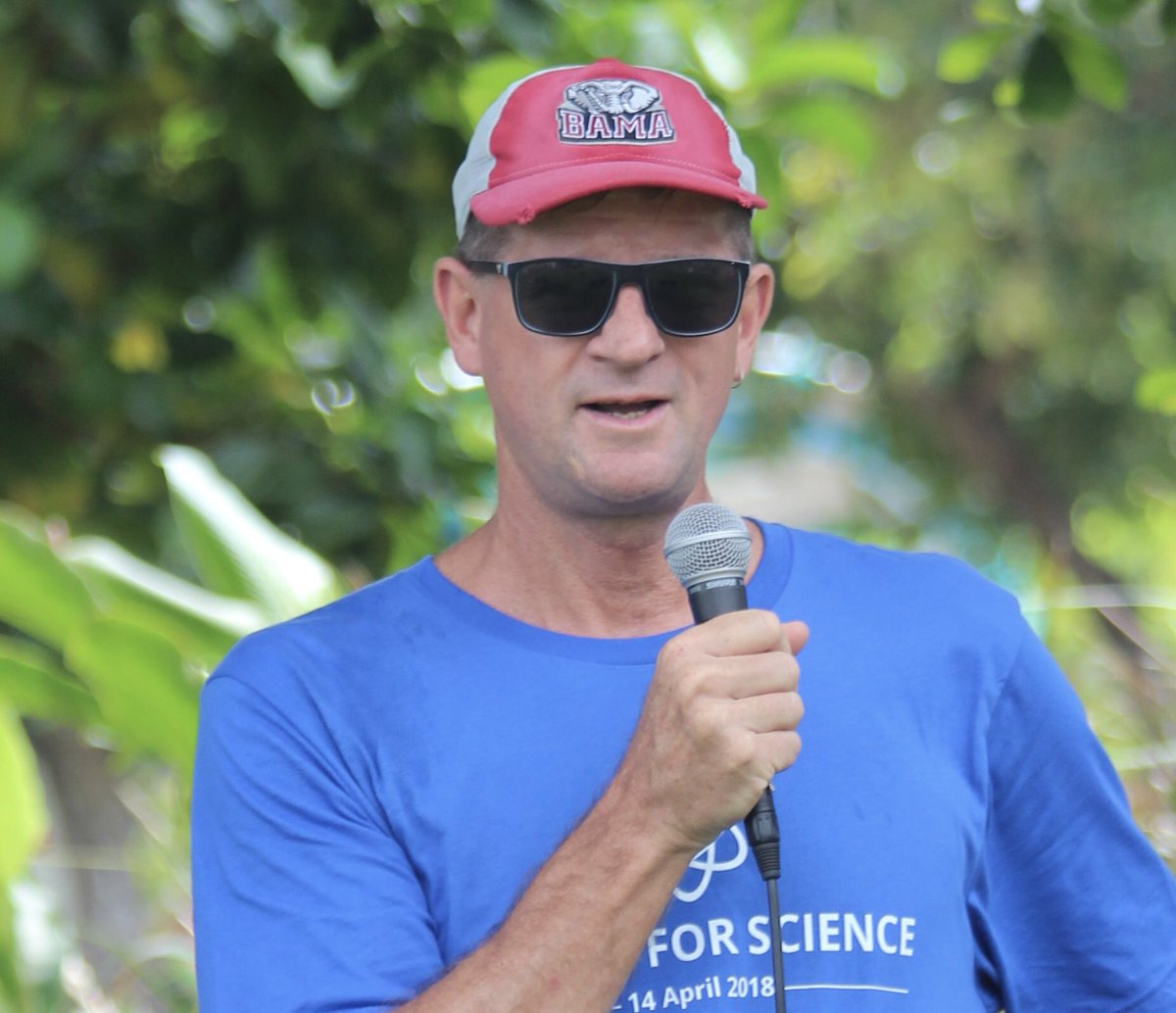 VickiJunk's tweet photo. Great speakers at the March for Science in Townsville. So inspiring! #ScienceMarchTSV #ScienceMarchAu  #ScienceNotSilence #KeepMarching #MarchForScience @RACI_HQ @RACI_Inorganic @RACIQld #ozchem @jcu https://t.co/j7cPMEUF6X