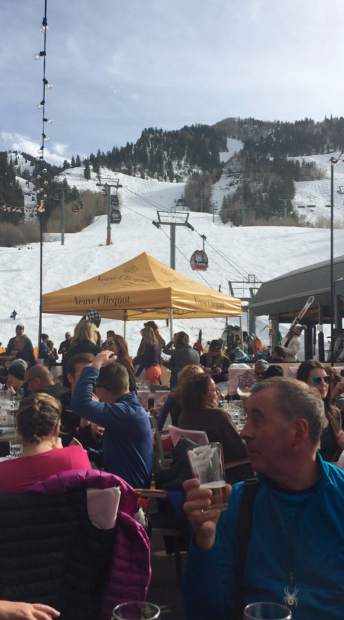 TheAspenTimes's tweet photo. Aspen closing features three different parties Sunday with an '80s theme 
https://t.co/ANRGIjuaeJ

Snowmass closing today features beach-themed parties all over the mountain. On Sunday, look for pond-skimming fun
https://t.co/C9VgK7qBTJ https://t.co/2yOBobE5ZO