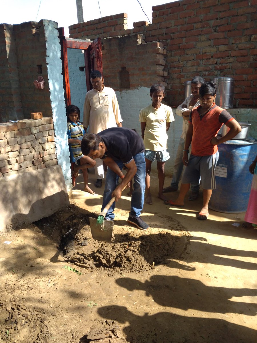 ToiletSansad's tweet photo. #Mission50Hours is going on in #Shikohabad, #India. Today morning Block Development Officer @prabhatmisra #DigThePit in #Ghaghau village, along with Asstt. Dev. Officer Mr Janardan, Village Heads of Ghaghau &amp; Dahini. https://t.co/guJUSHTpgC