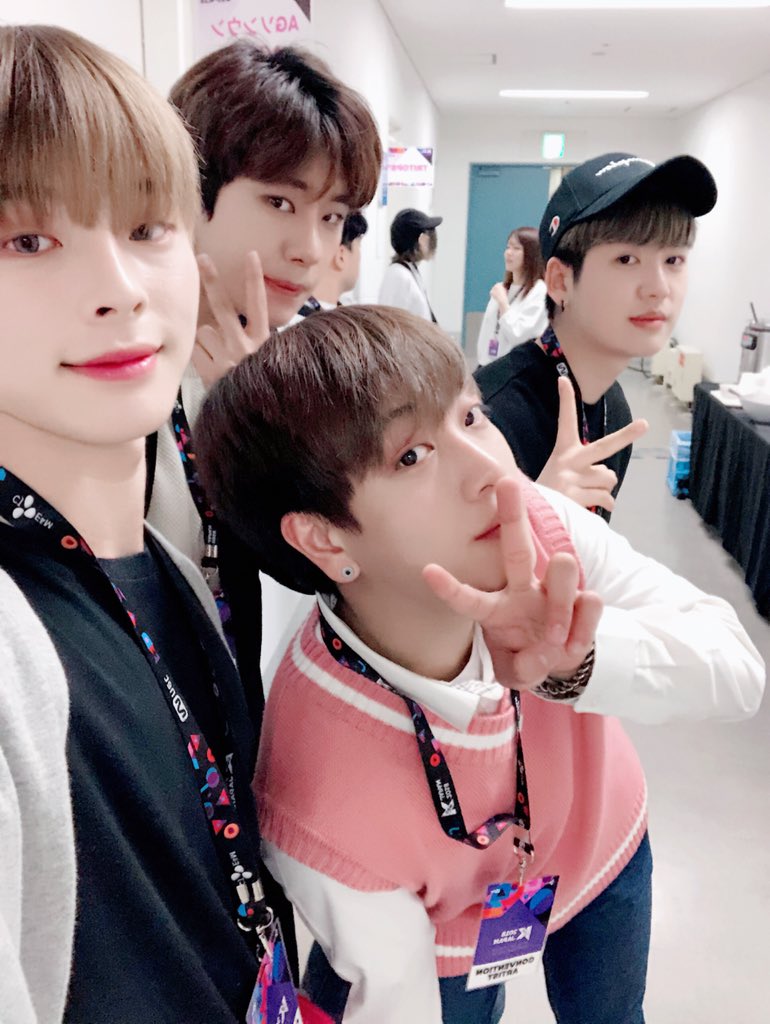 DIP_class's tweet photo. #디아이피 #감성보컬 #승호 #매력뿜뿜 #유형 #래퍼 #Bnish #귀욤막내 #지원 #일본 #디아이피 #많이 #사랑해주세요❤️ #디아이피 #화이팅👍 https://t.co/I2jeEZqJZD