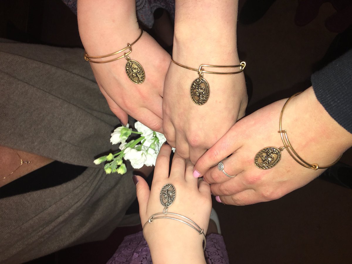 AllyIsselmann's tweet photo. love you forever and always💞 https://t.co/uVlcbcSpiM