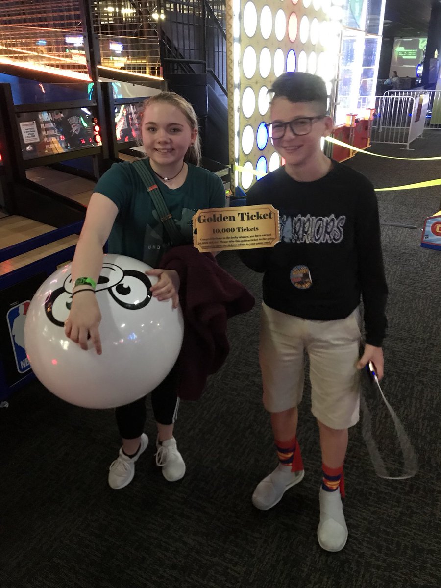 cullyhonortrip's tweet photo. Big winners tonight at Incredible Pizza Company...we also discovered the greatest form of bowling. Apparently mini bowling is lit! Big winners tonight as @mblovett1 hits for 1,020 tickets and 2 students split 10,000! #stl2018 https://t.co/0LFrJxk4Mv
