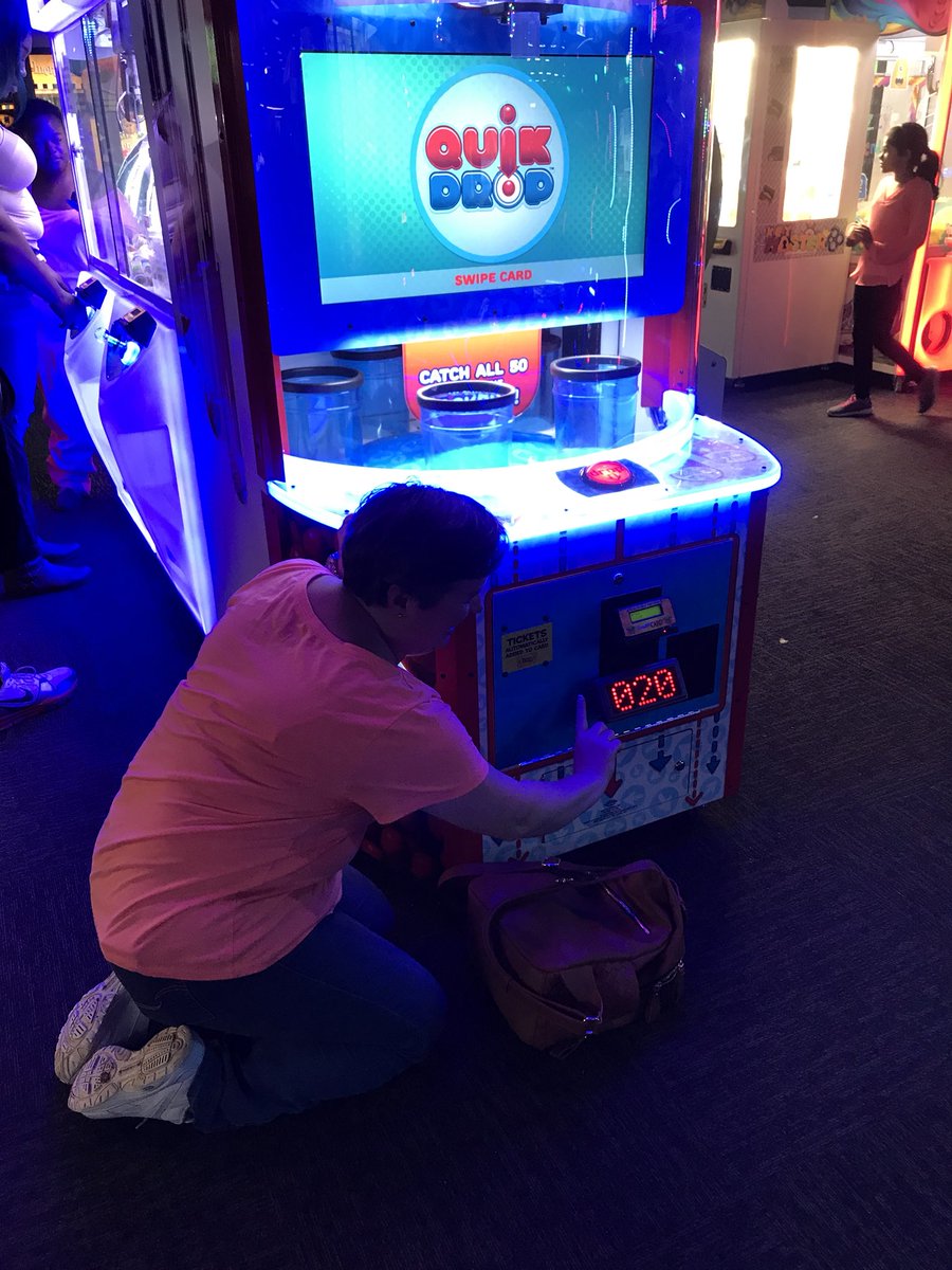 cullyhonortrip's tweet photo. Big winners tonight at Incredible Pizza Company...we also discovered the greatest form of bowling. Apparently mini bowling is lit! Big winners tonight as @mblovett1 hits for 1,020 tickets and 2 students split 10,000! #stl2018 https://t.co/0LFrJxk4Mv