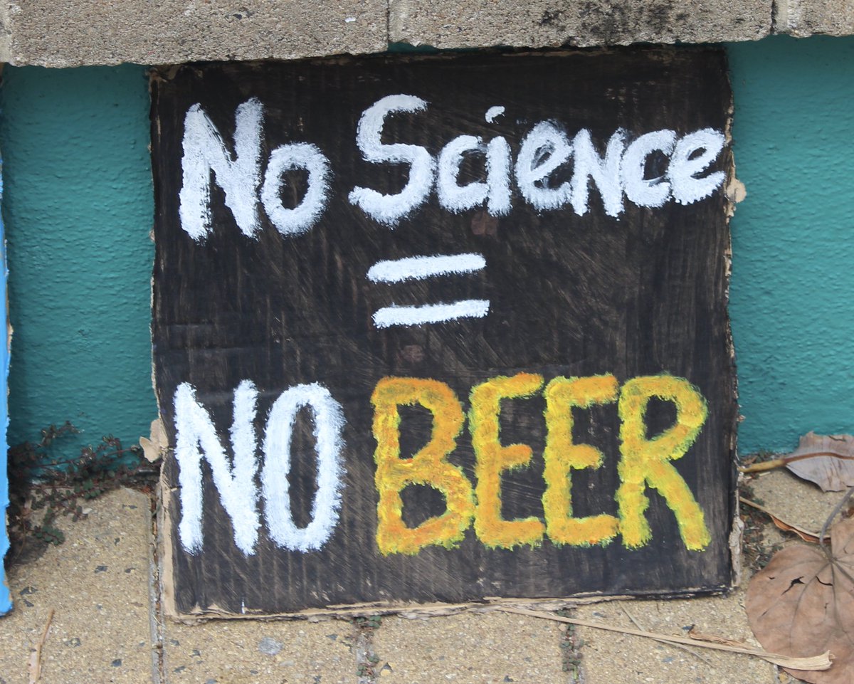 VickiJunk's tweet photo. March for Science in Townsville. So inspiring! #ScienceMarchTSV #ScienceMarchAu #ScienceNotSilence #KeepMarching #MarchForScience @RACI_HQ @RACI_Inorganic @RACIQld #ozchem @jcu @peterjunk2 https://t.co/zB5Tz3I0hl