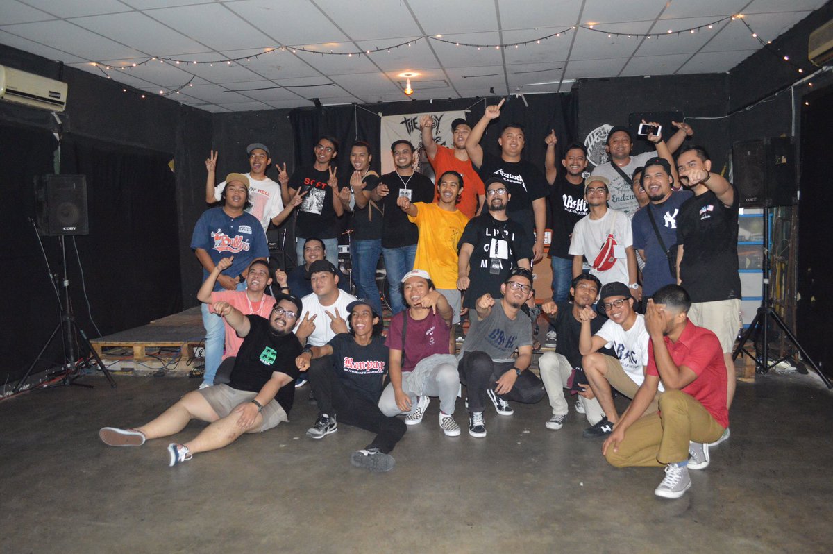 NeverRegrethc's tweet photo. Last night was sick! Thank you @ScumbagCru for having us and sorry for any trouble. also congrats @ModernGuns till we meet again! Not to forget to all Melaka kids who showed up! 🤘🏼 https://t.co/aZVbBTD5yt