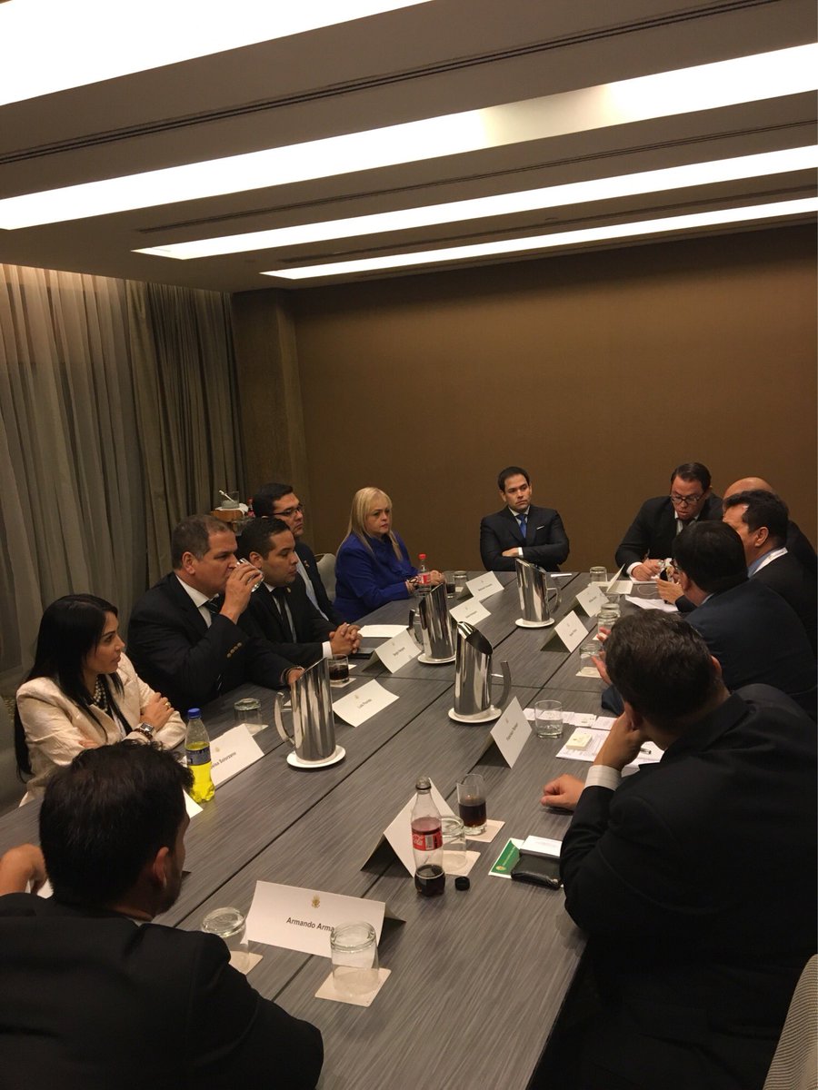 SenMarcoRubio's tweet image. El Senador Rubio se reunió con los diputados venezolanos a su llegada a la @CumbreAmericas para discutir pasos concretos para restaurar la democracia y fortalecer el rol de la @AsambleaVE quienes fueron electos democráticamente