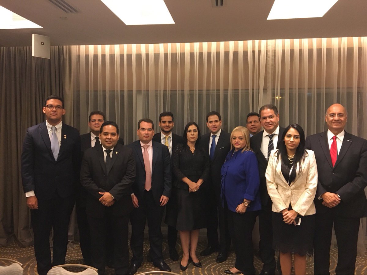 SenMarcoRubio's tweet image. El Senador Rubio se reunió con los diputados venezolanos a su llegada a la @CumbreAmericas para discutir pasos concretos para restaurar la democracia y fortalecer el rol de la @AsambleaVE quienes fueron electos democráticamente