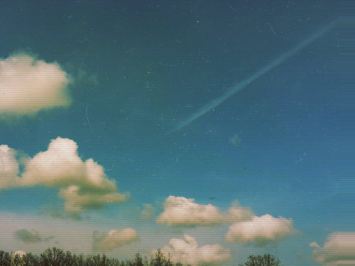 Uživatel Cloudyluke „ＬｏＦｉ ａｍｂｉｅｎｔ ☁🌊 #vaporwave #weekend #ambient #clouds #art #photography #edit #scanlines #noise #trippy #nature #sky #sun #lofi #april #friday #artist #cloudyluke #fluffy #soft #chill ...