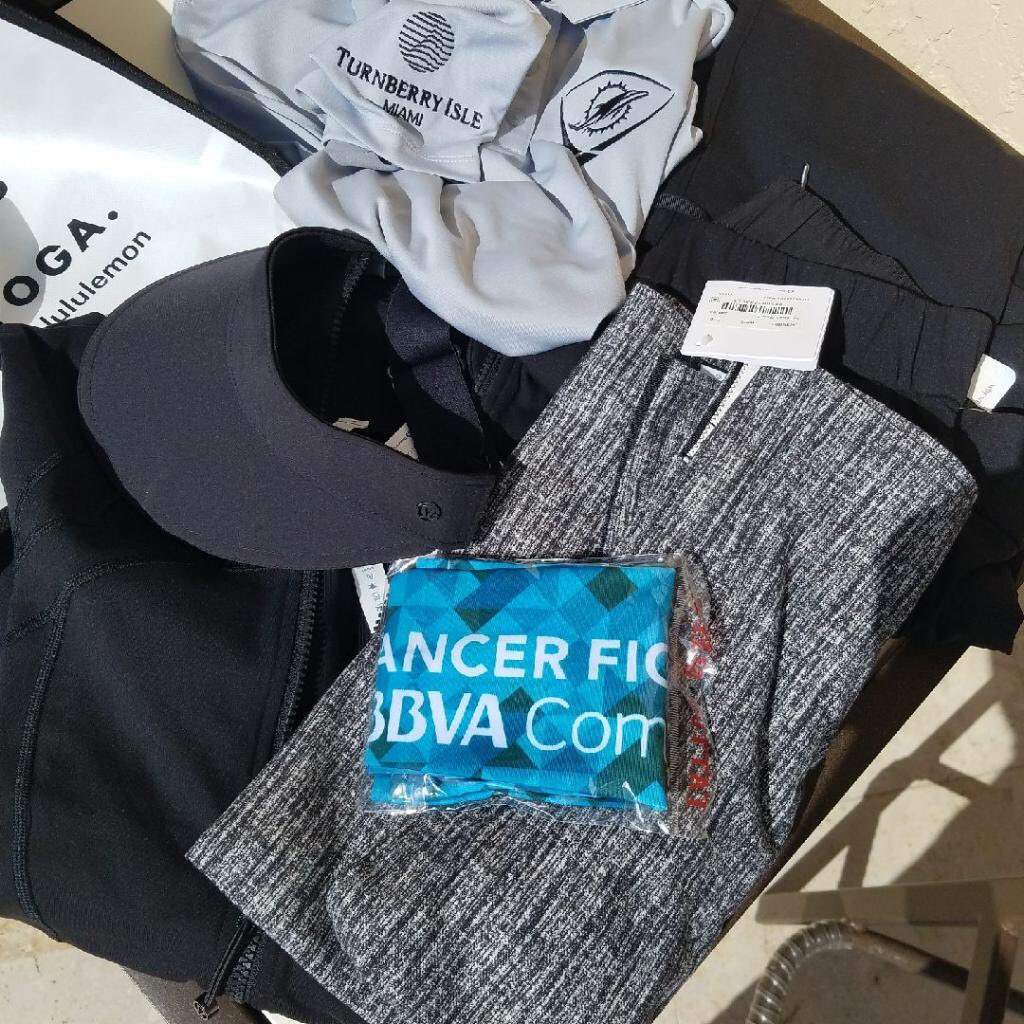 JandieTurner's tweet photo. Thank you @lululemonMIA for all of the swag at the @TackleCancer golf tournament today. Thank you @TIsleMiami for a great day. Glad to meet fellow @HoosFootball Wahoo @Rico_Smith71 https://t.co/5OnwFfVoCn