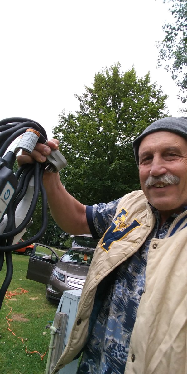 AmazingChevVolt's tweet photo. @Dreamcased @ChargedEVs EDITORS NOTE/
+20
LOL!
But I Give @DreamCased Credit For Saying Hi!
Won't Fit My #VolterHome, However!
He, He, He! https://t.co/Vlrf35qNhz