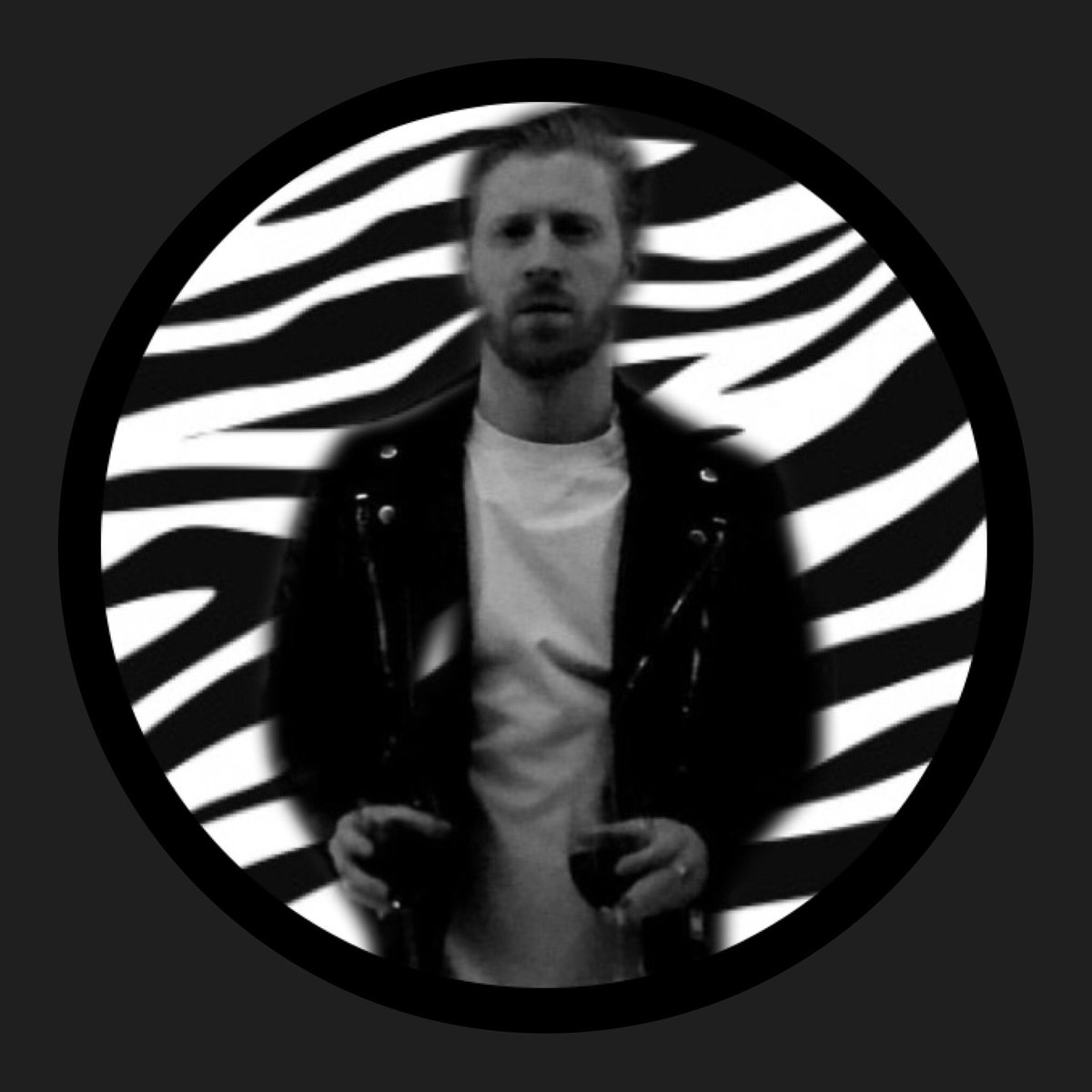 alexsanderfans's tweet photo. it’s almost eds awareness month!🦓🖤 https://t.co/dB4iAyOsAs