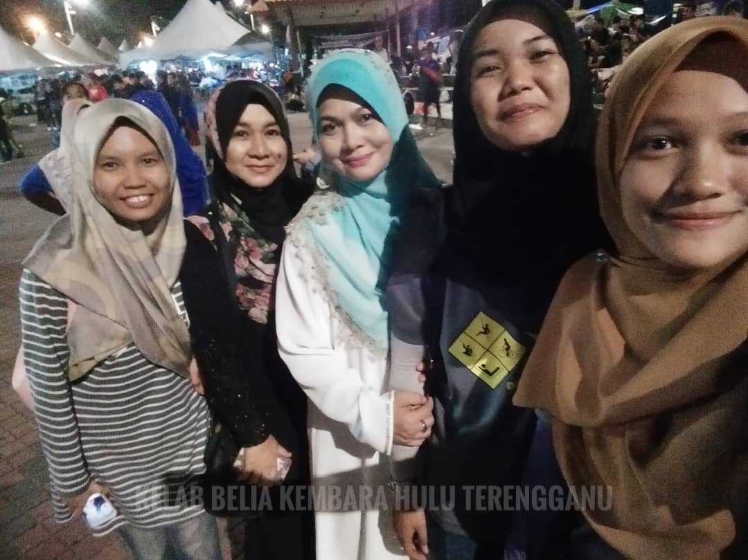 official_kbkht's tweet photo. Kisah malam tadi katanya, Perasmian Festival Belia Negeriku 2018. Terima kasih @YBAhmadRazif dan TohPuan sudi bergambar bersama ahli Kelab Belia Kembara Hulu Terengganu. 

#KBKHT #UnderlakeTerengganu #FBN2018 #TranungMolekDoh https://t.co/xB4aszb2QP