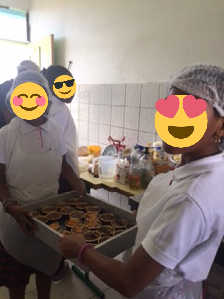 CM1CCM2C2's tweet photo. Avec de grands chef martiniquais https://t.co/gLvW0tumLr