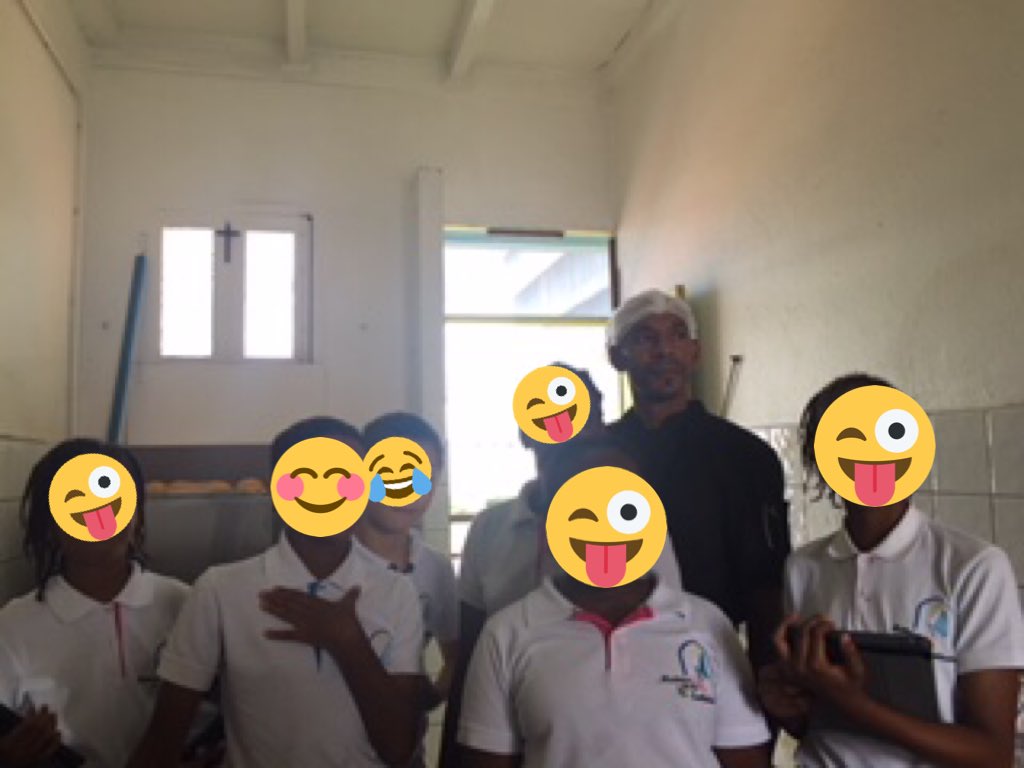 CM1CCM2C2's tweet photo. Avec de grands chef martiniquais https://t.co/gLvW0tumLr