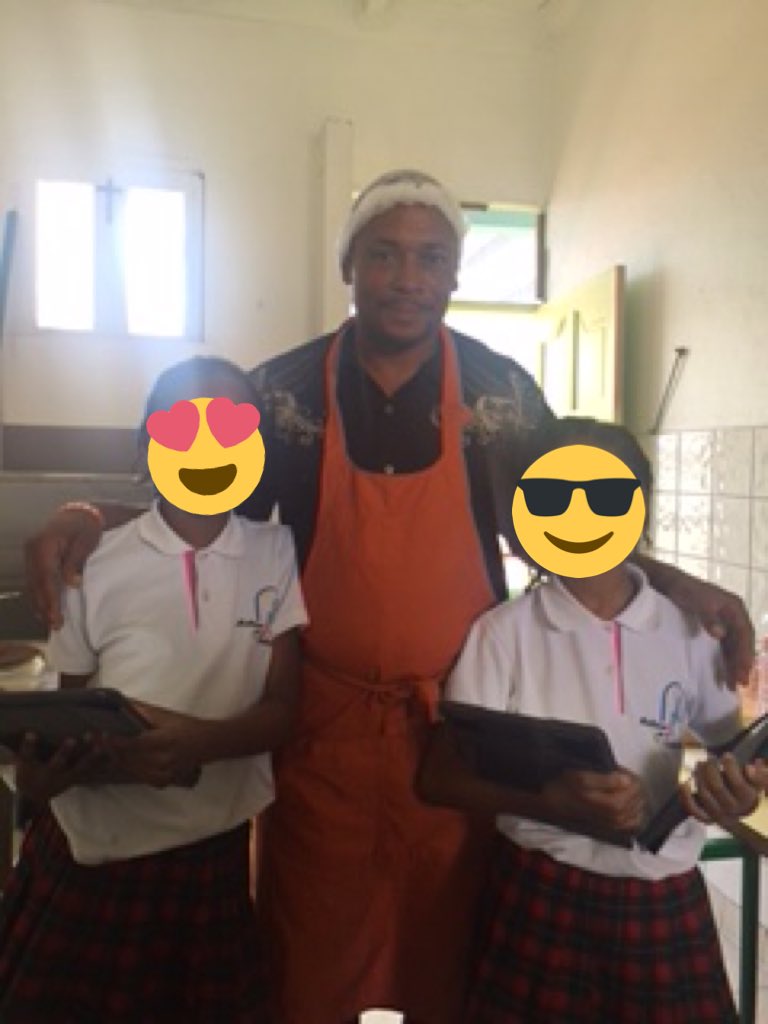 CM1CCM2C2's tweet photo. Avec de grands chef martiniquais https://t.co/gLvW0tumLr