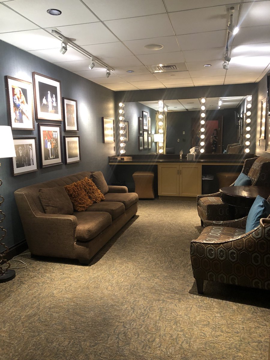 KLaw826's tweet photo. Hanging at the Grand Ole Opry tonight! #phillyphilly #girlsweekend #Opry #Nashville2018 #conniesmith https://t.co/zAppLpScdO