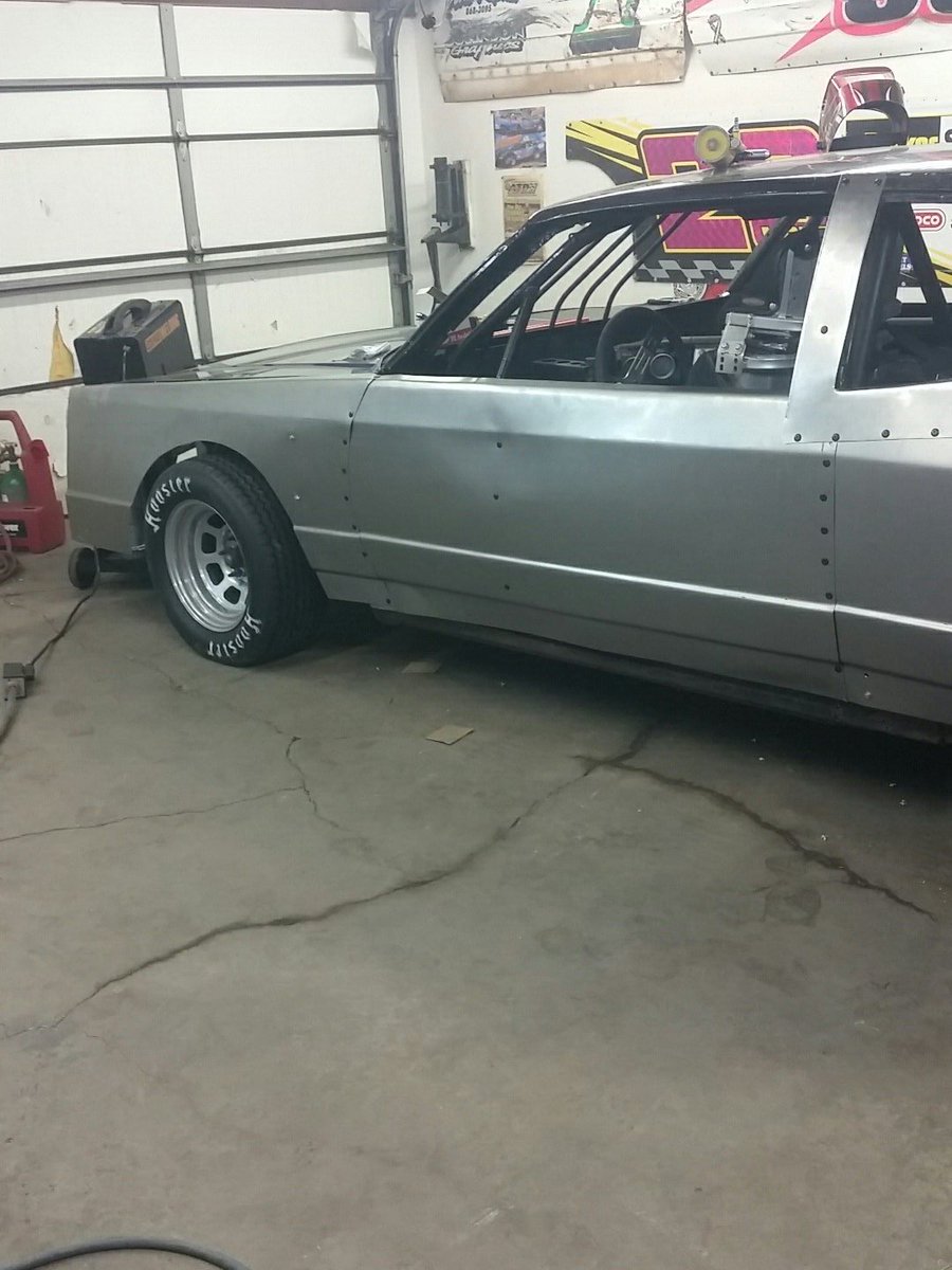 dustin_doughty's tweet photo. Watching the snow fall and finishing up the body for @Racinchk3. The weather is working with me this year thats for sure! https://t.co/kkzfzyNc93