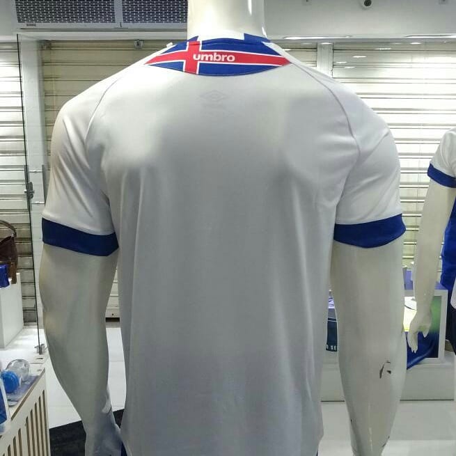 ClubeAmado's tweet photo. NOVO MANTO 🔵⚪
#UmbroNations #Uniforme2 https://t.co/6o1AOKeLzH