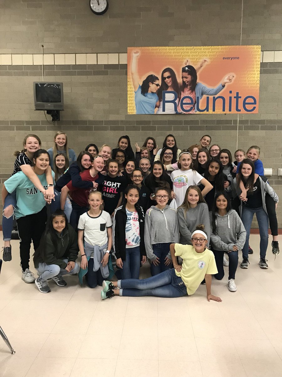 Team_Frank1's tweet photo. And that’s a wrap!!! #2018 #7thgradetrack #westoverpark #awesomegirls https://t.co/4fxN2iy6Rm