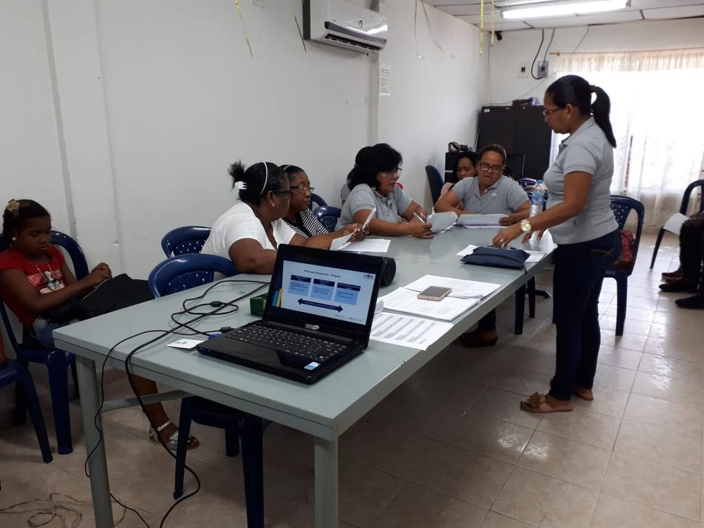 JillEscandon's tweet photo. Dejar capacidad instalada: El reto de @PTA_Colombia en el año 2018 #JuntosEsPosible @Mineducacion @lpuellol @EvelynAriza2 @DIANAECHAVARRIA @TPTACartagena @sedcartagena ❤️👍☺️👌📚 https://t.co/95sa6XnbFq