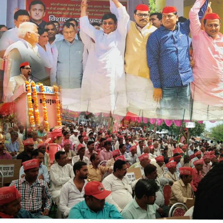Abhay_Ex_MLA's tweet photo. फैजाबाद जनपद की विधानसभा गोसाईगंज में वर्तमान सरकार द्वारा कानून व्यवस्था किसानों के प्रति उत्पीड़न को लेकर के विकासखंड मया  में एक दिवसीय जनसभा एवं धरना का आयोजन किया गया इस कार्यक्रम के मुख्य अतिथि रहे नेता प्रतिपक्ष विरोधी दल माननीय श्री राम गोविंद चौधरी जी रहे । https://t.co/H2pb7AtyEE