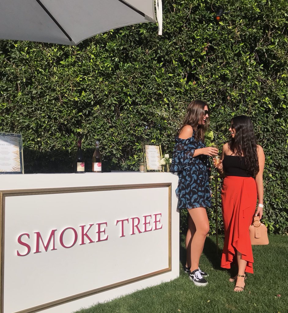 thezoereport's tweet photo. Kicking off our #Zoeasis party the best way we know how... with a glass of #smoketreewines 🏻 #Zoeasis #ad https://t.co/TBVidULZJI