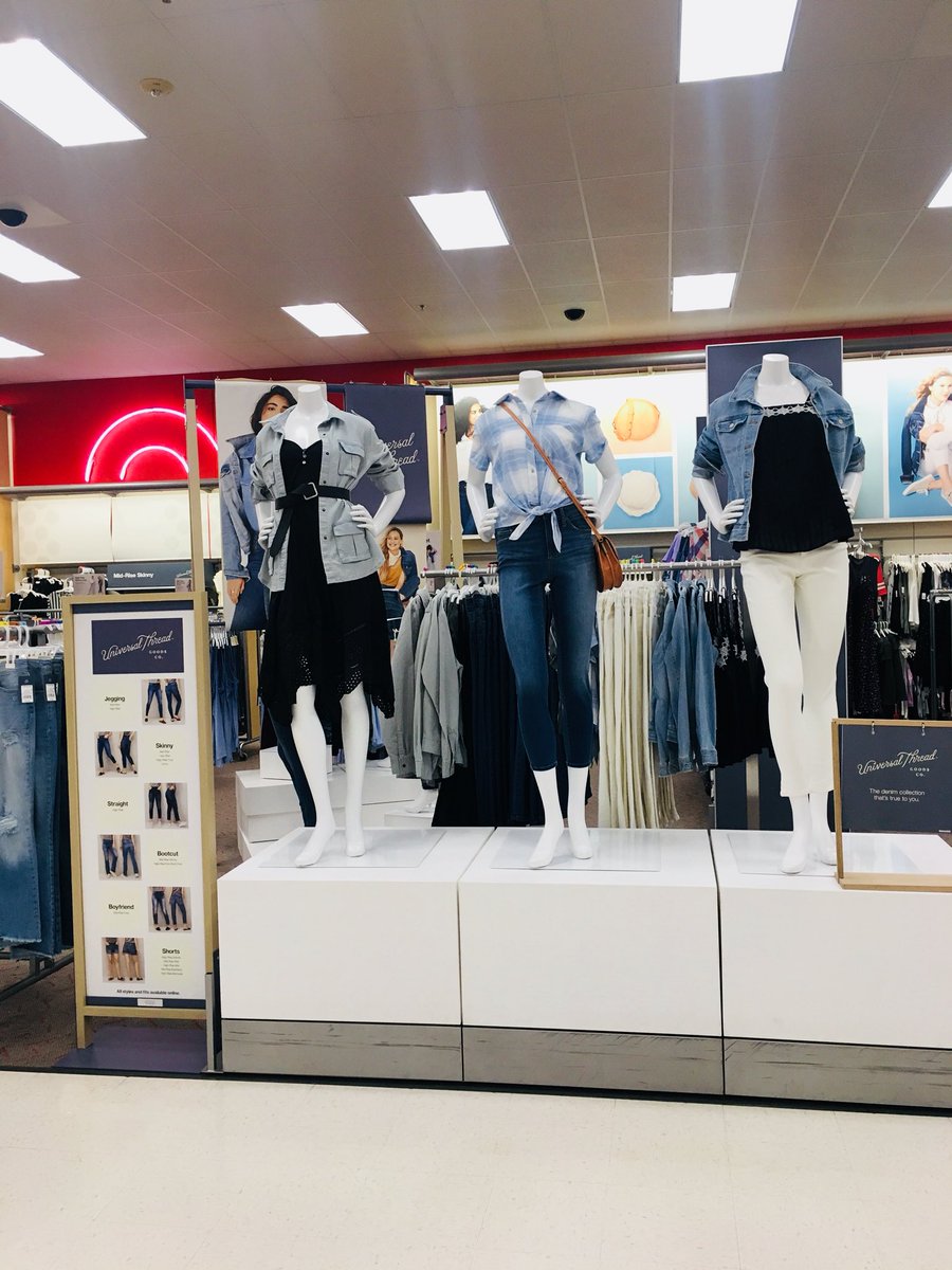 cheLLi_09's tweet photo. #UniversalThread reset.
Guests are in love with this brand and so am I! Go sales!!! 👖 https://t.co/C3ZPGHWRN5