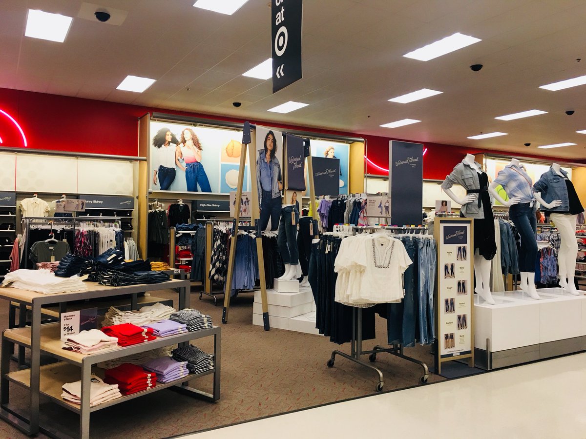 #UniversalThread reset.
Guests are in love with this brand and so am I! Go sales!!! 👖