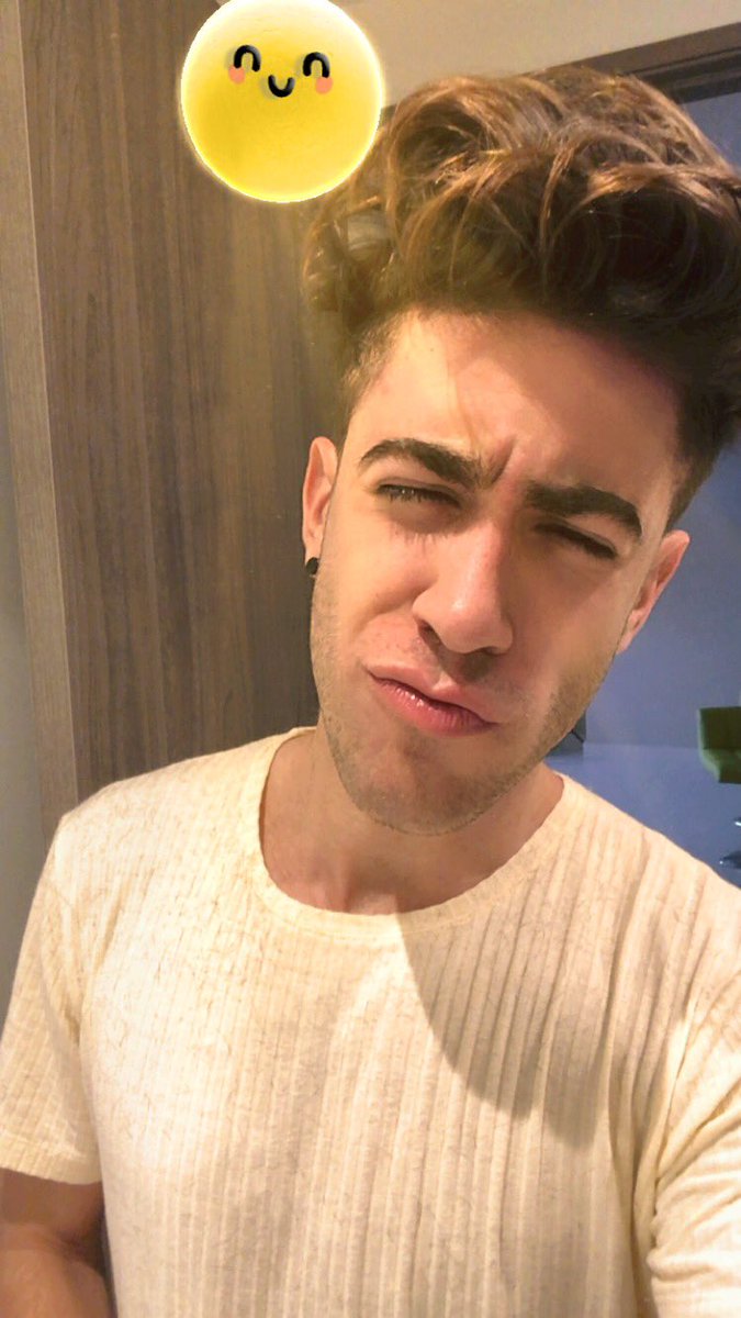 AlejoIgoa's tweet photo. me corté el pelo https://t.co/NbElMwFh1l