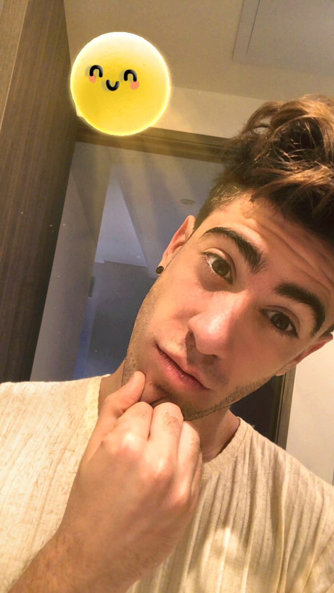 AlejoIgoa's tweet photo. me corté el pelo https://t.co/NbElMwFh1l