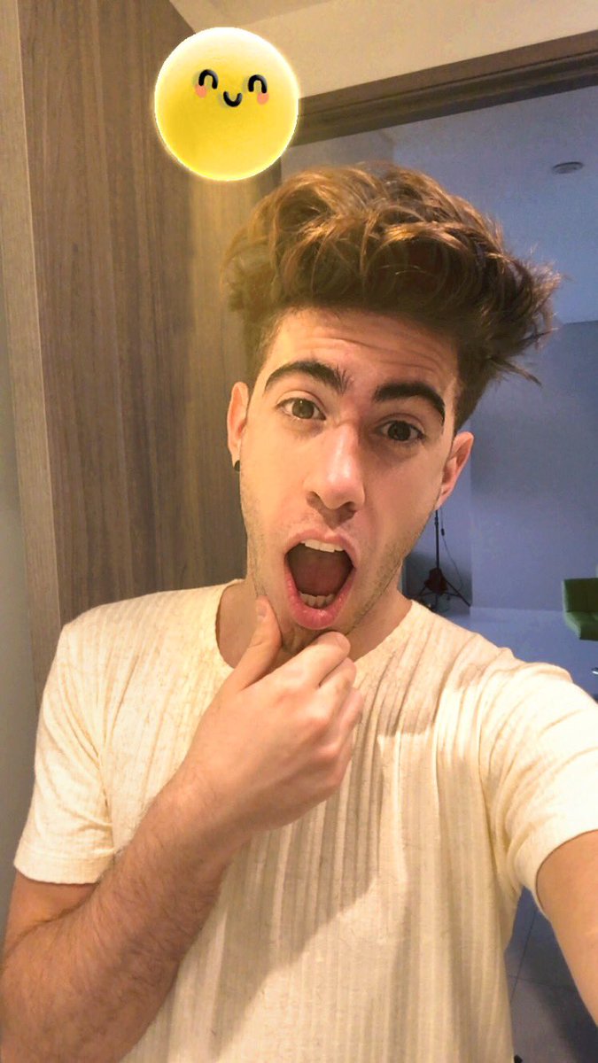 AlejoIgoa's tweet photo. me corté el pelo https://t.co/NbElMwFh1l