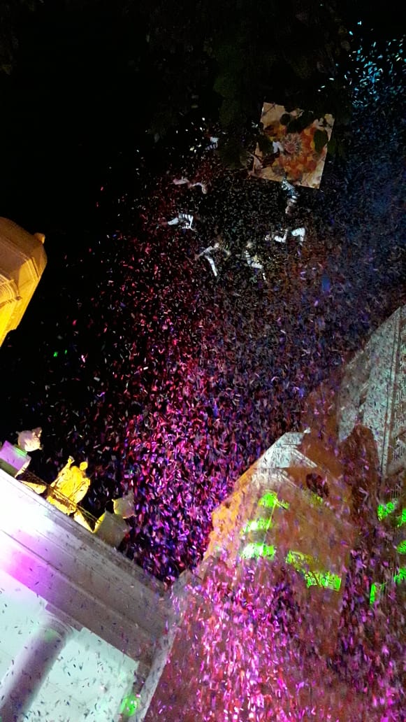 elinformantesn's tweet photo. San Nicolás celebrar su origen y su historia. Así empiezan los festejos de #SN270 en la Plaza Mitre con la compañía de tango y acrobacia aérea #PHAWAY https://t.co/ZJcyyYvIx3