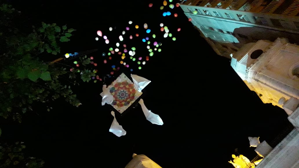 elinformantesn's tweet photo. San Nicolás celebrar su origen y su historia. Así empiezan los festejos de #SN270 en la Plaza Mitre con la compañía de tango y acrobacia aérea #PHAWAY https://t.co/ZJcyyYvIx3